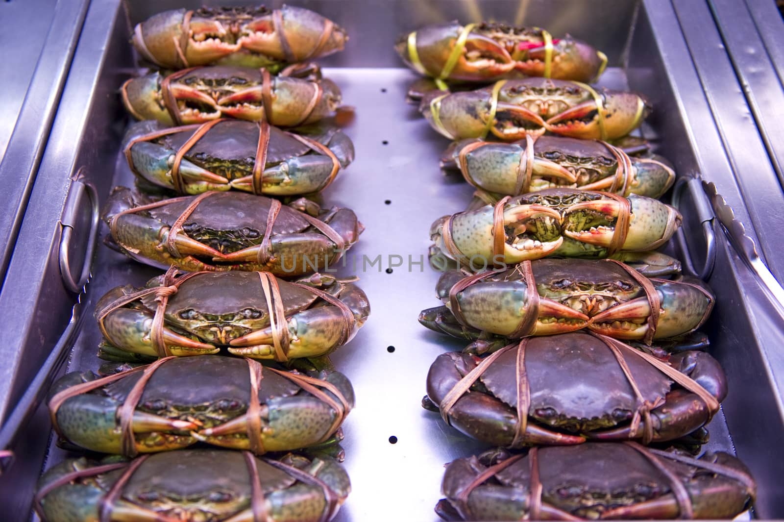 crabs prepare to cook