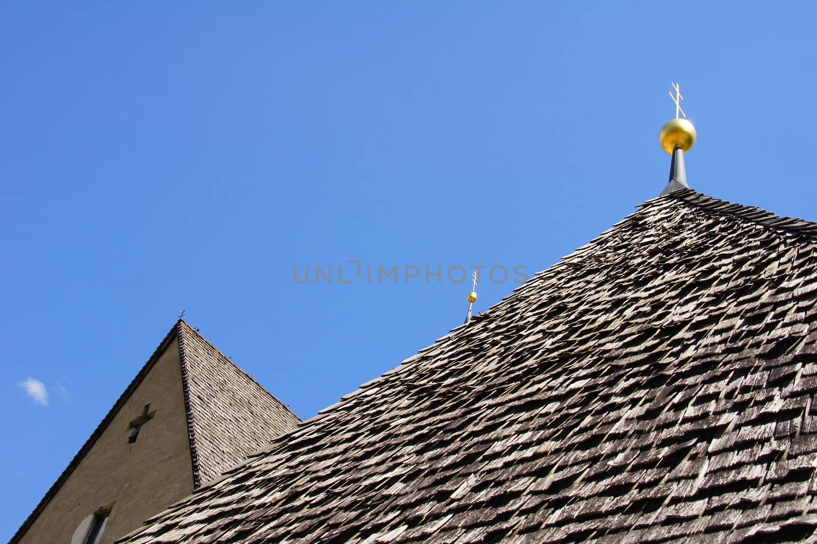 Roof with old wood shingles