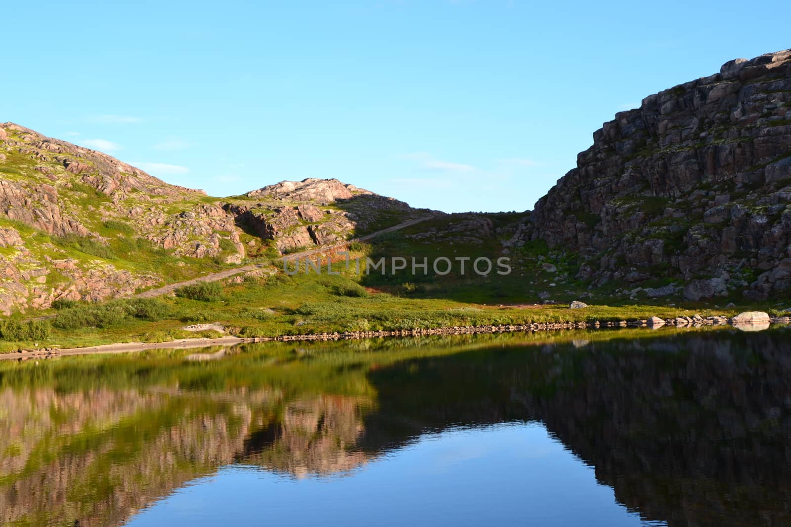 Lake in Murmansk region by ruv86