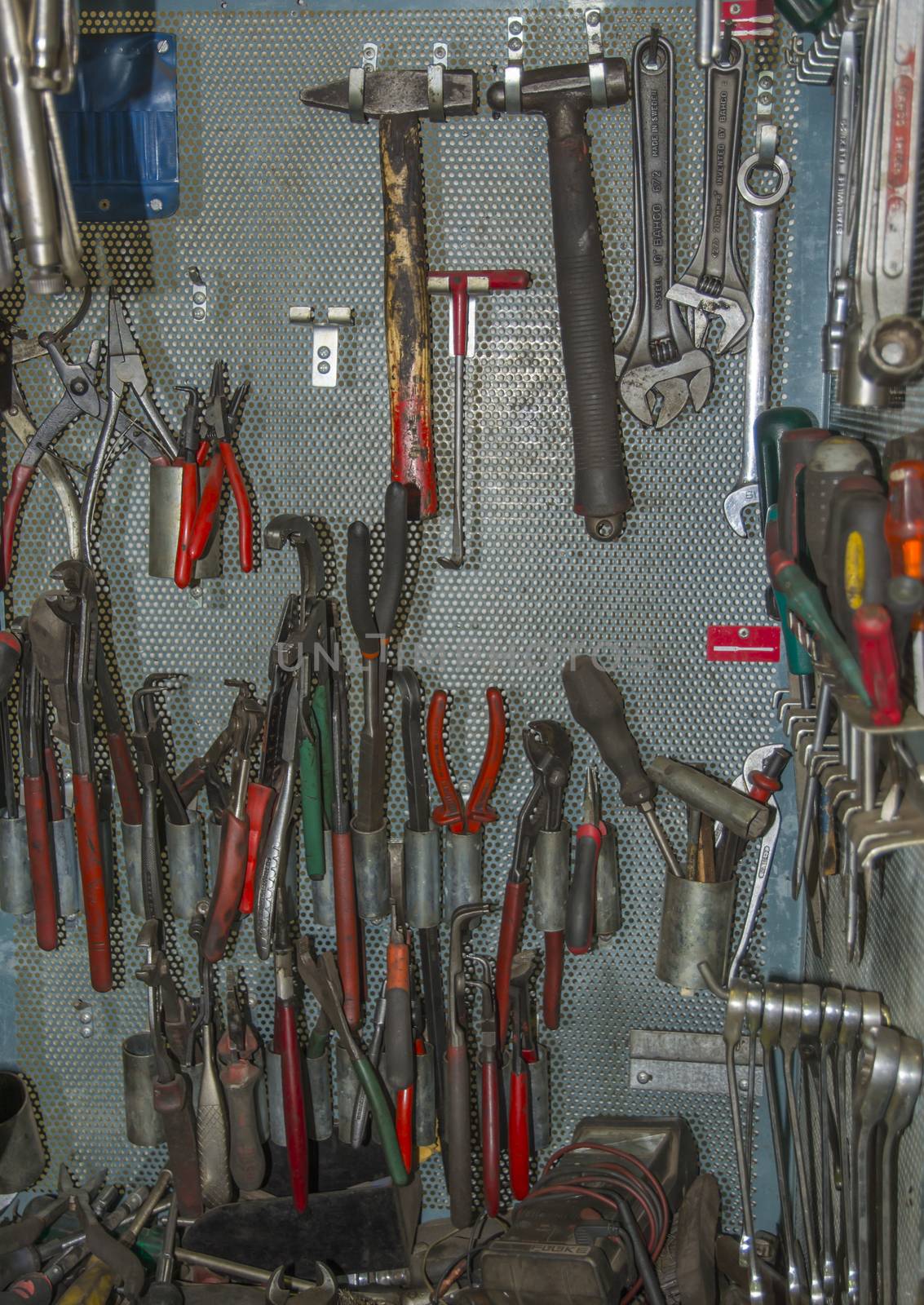 Tool cabinet in car mechanic garage switch to or from summer or winter tires.