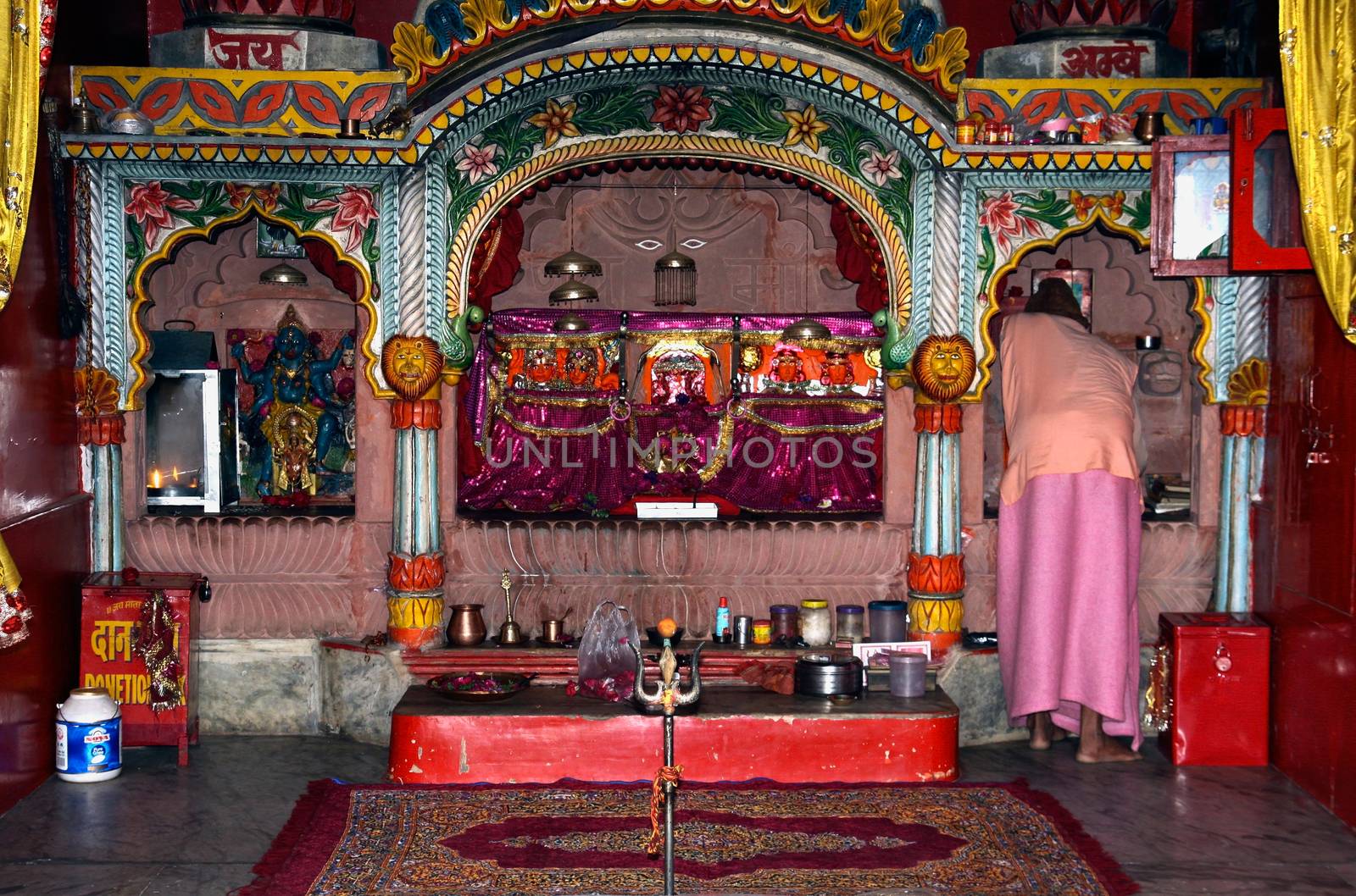 Priest preparing for Morning Puja at the Manibandh Shaktipeeth in Pushkar, Rajasthan, India