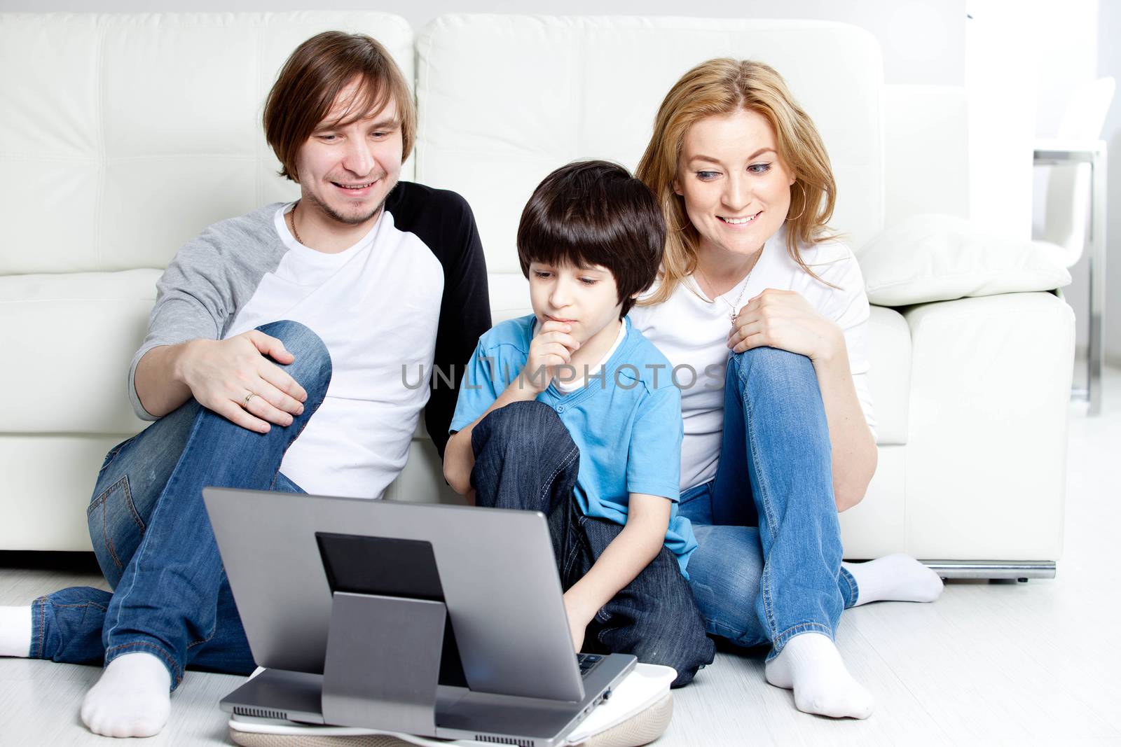 Young parents with children, on laptop computer 