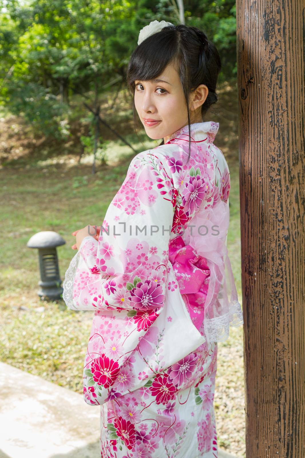 Geisha leaning against wodden pillar by imagesbykenny