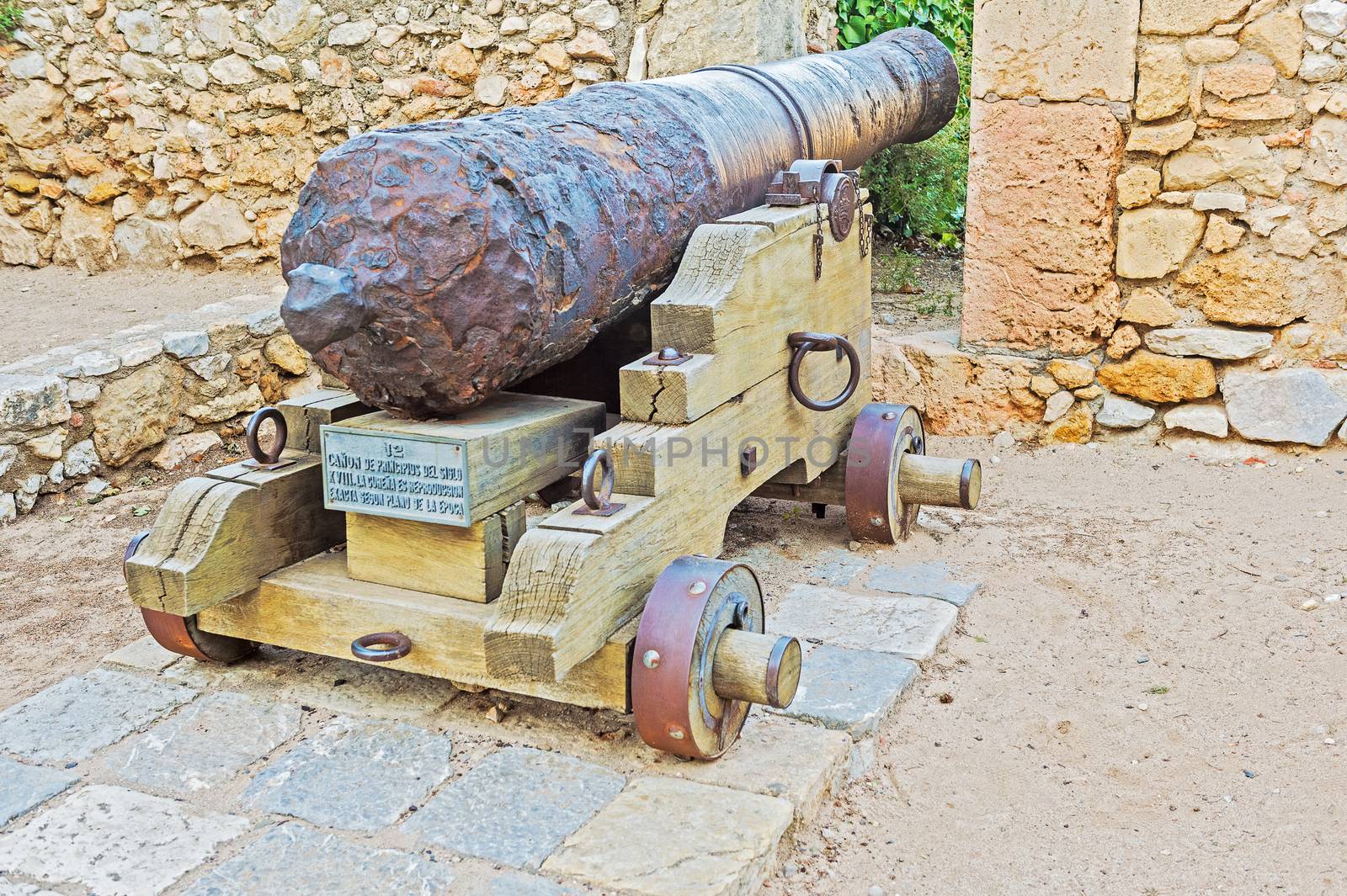 Cannon in Tarragona, Spain by Marcus