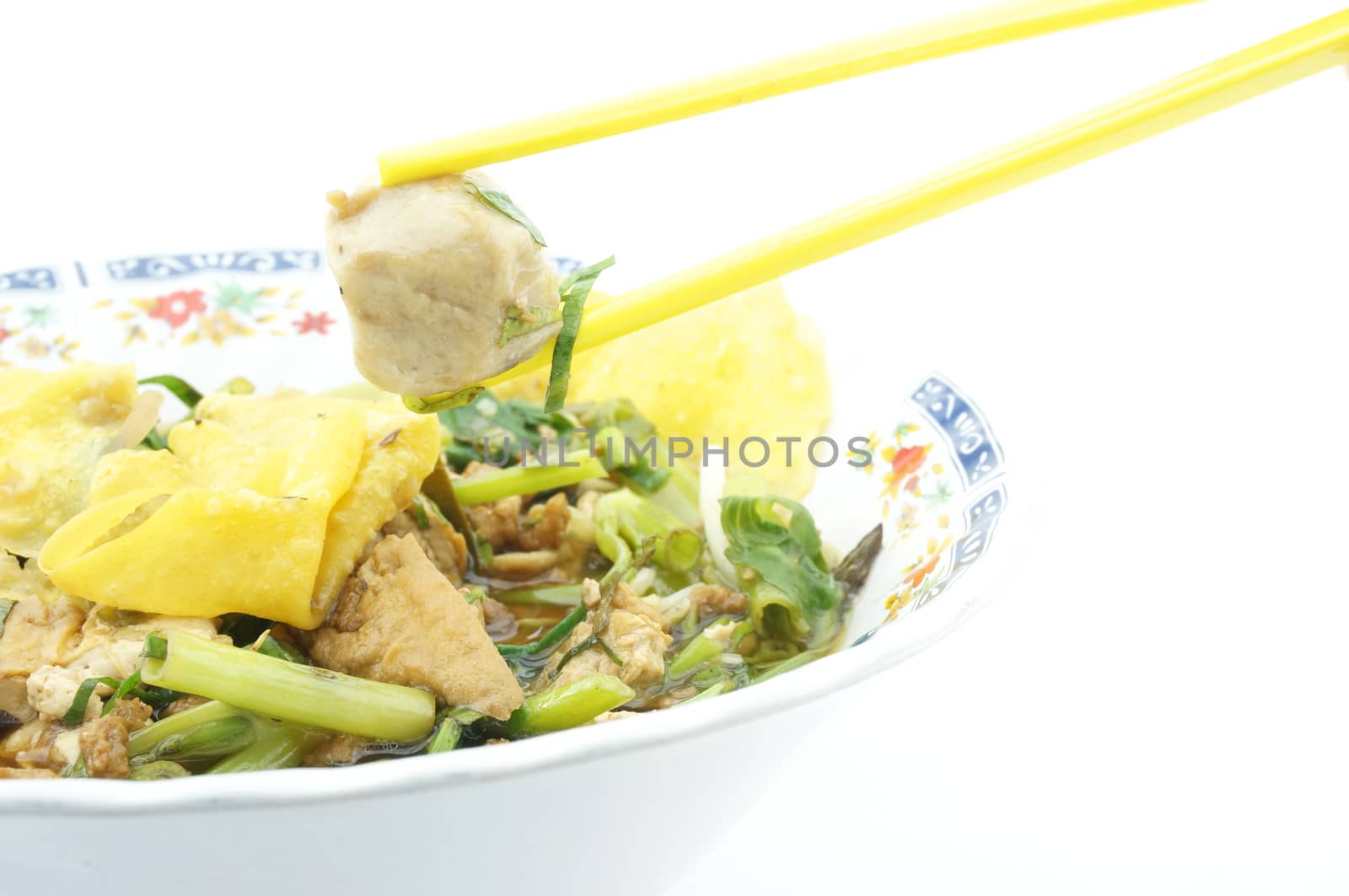 Eating fine cut white rice noodle soup vegetarian for health.