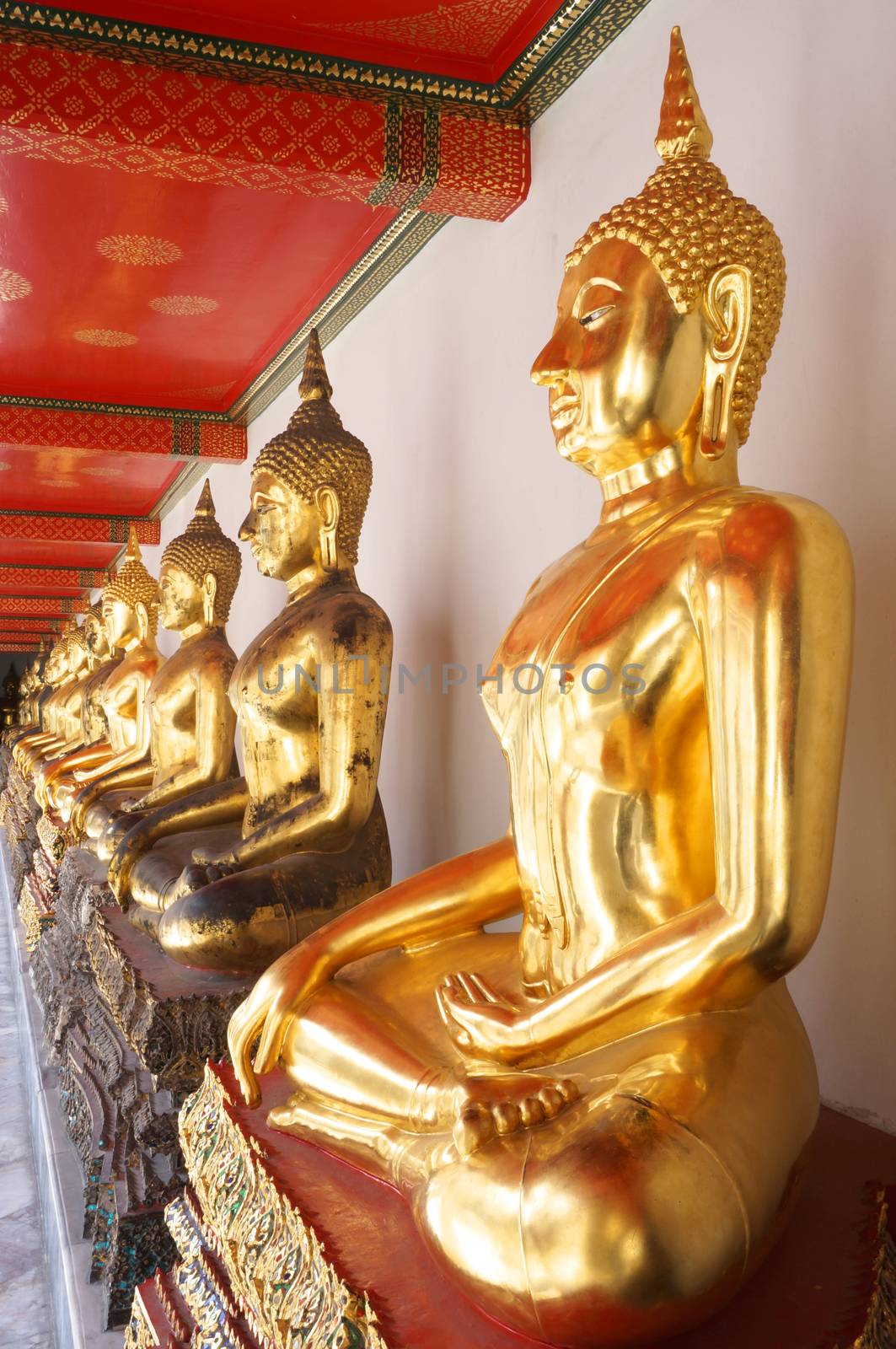 Golden Buddha in Wat Pho Thailand by eaglesky