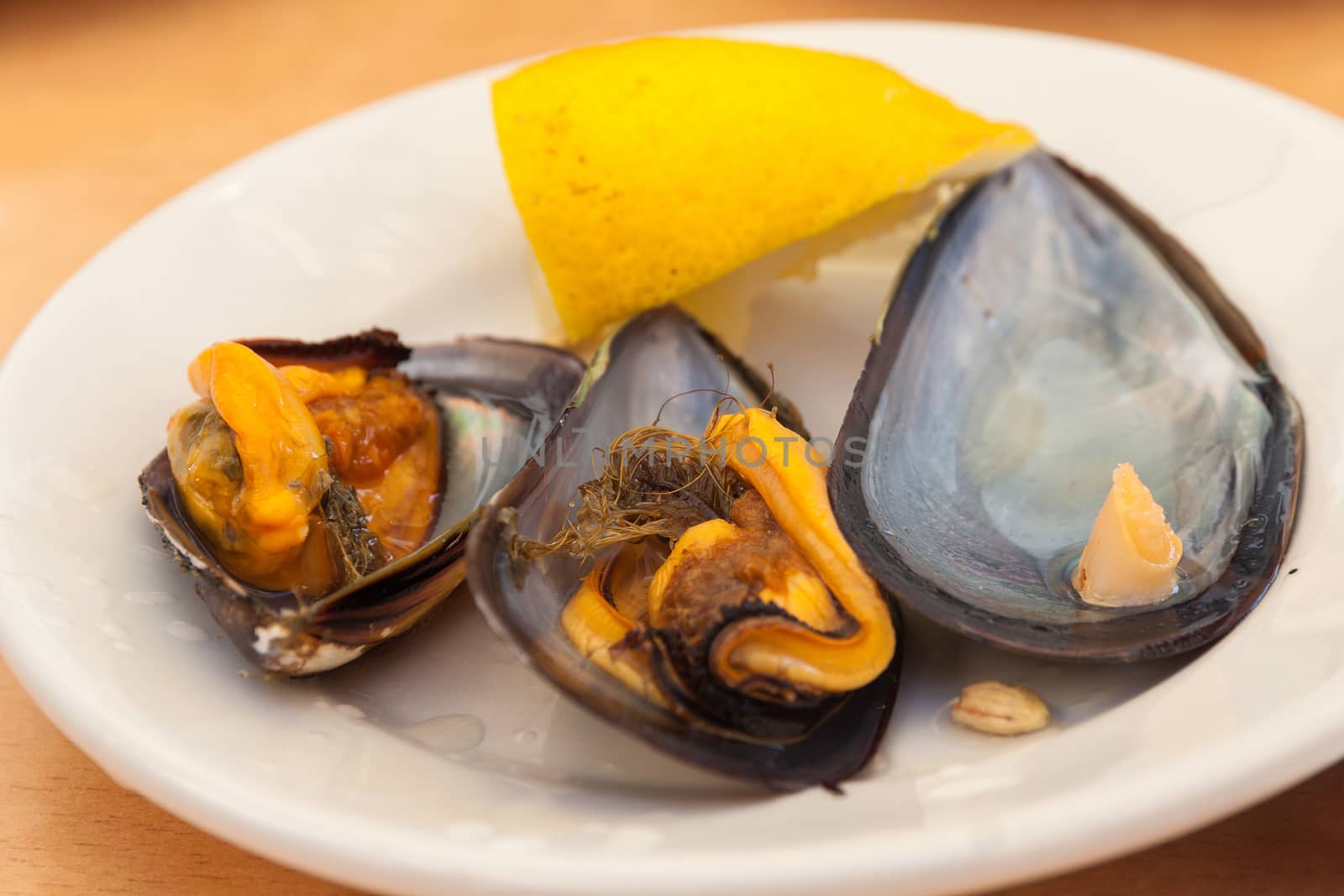 Mussels with lemon 