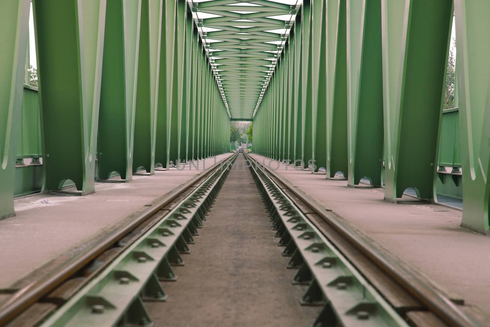 Railway bridge with steel grid structure