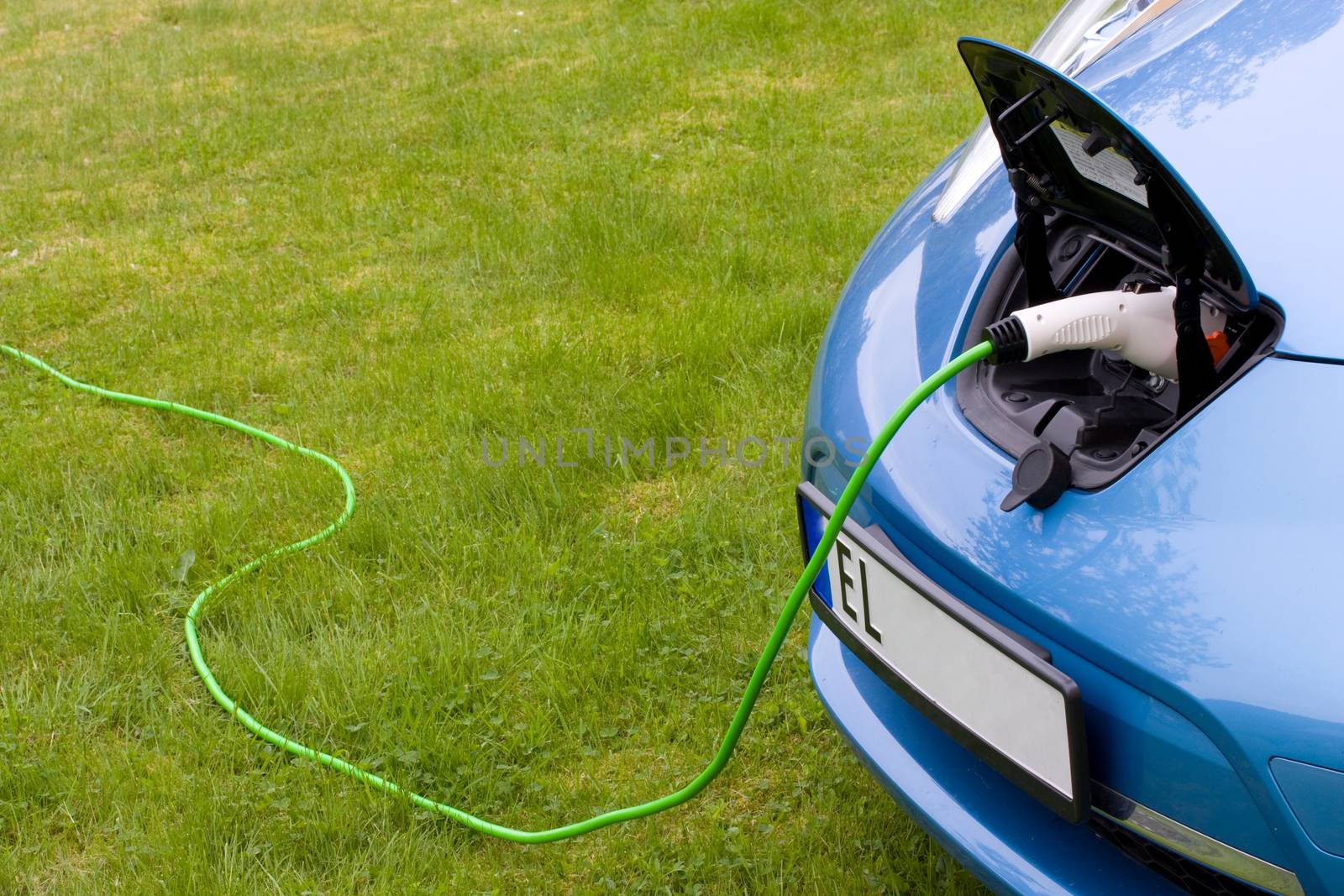 Charging electric car by kavring