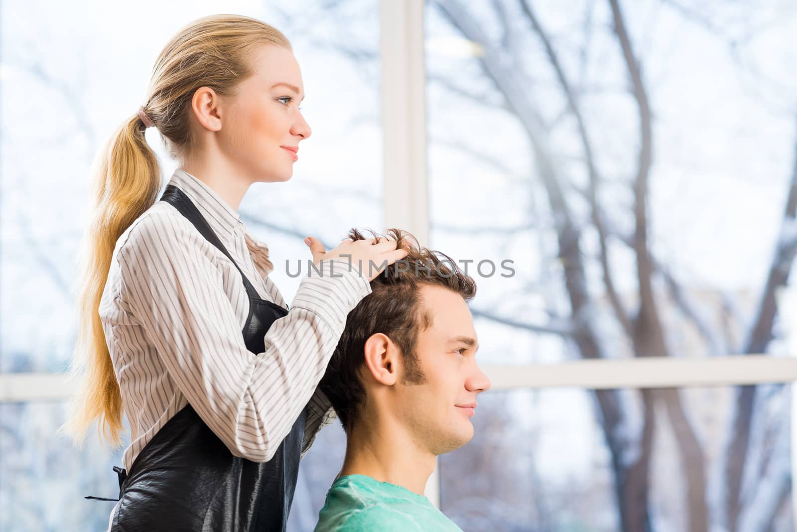 young attractive woman hairdresser hairstyle customer picks