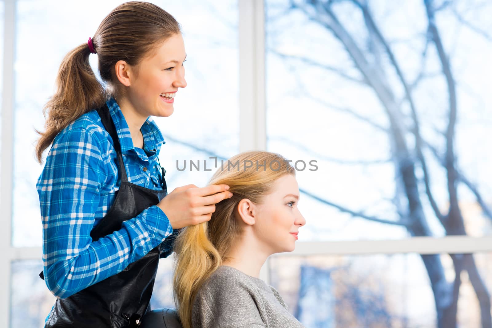 young attractive woman hairdresser hairstyle customer picks