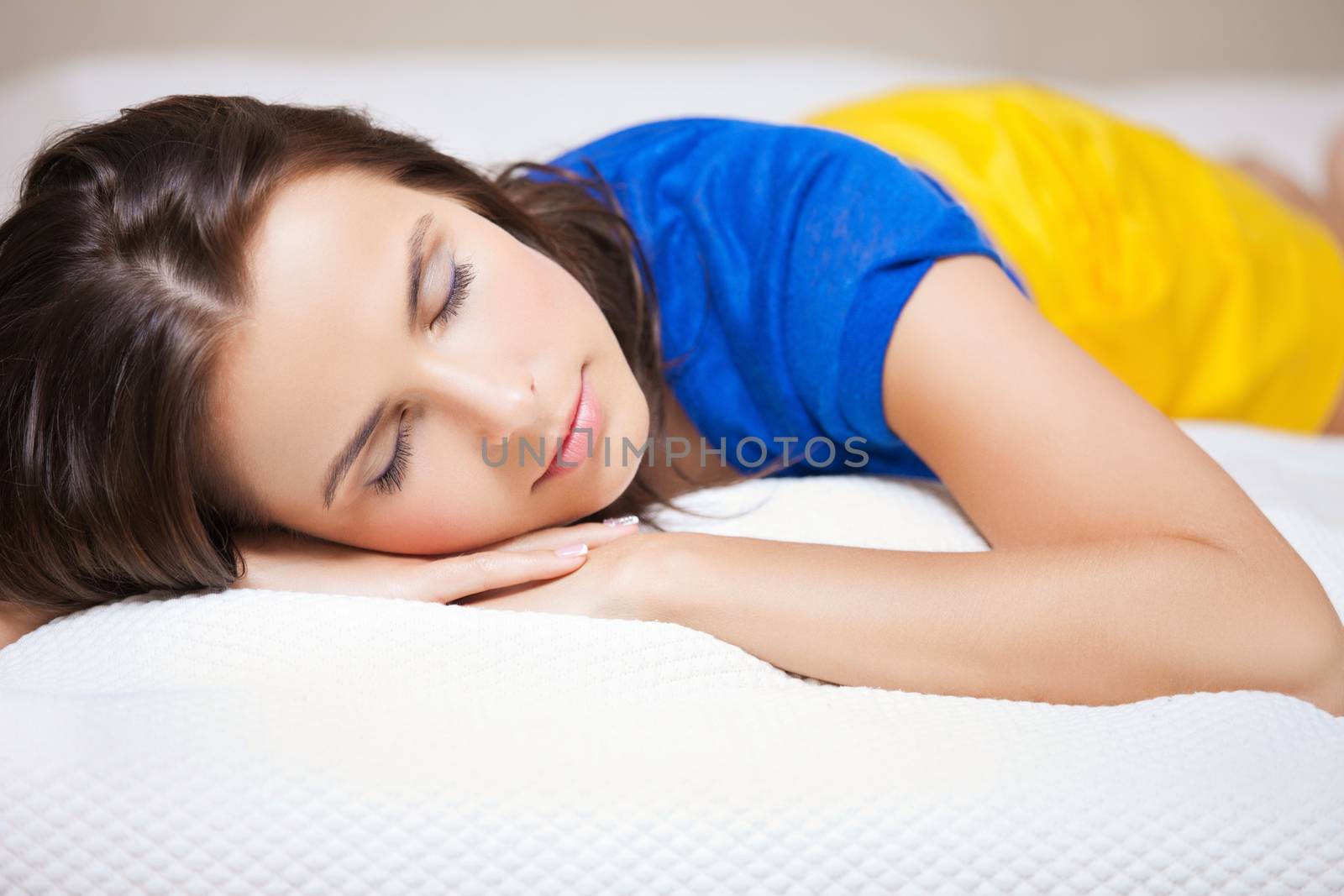 sleeping woman by dolgachov