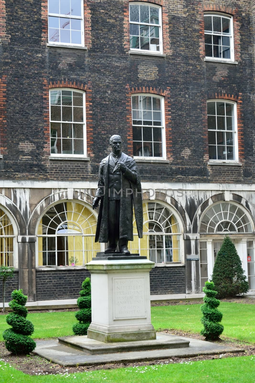 Statue of Lord Nuffield Guys Hospital