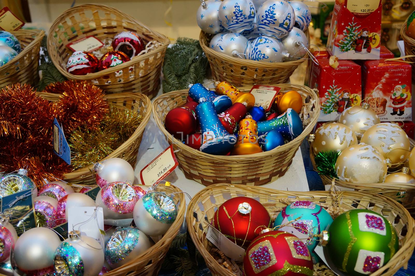  Sale of Christmas toys                              