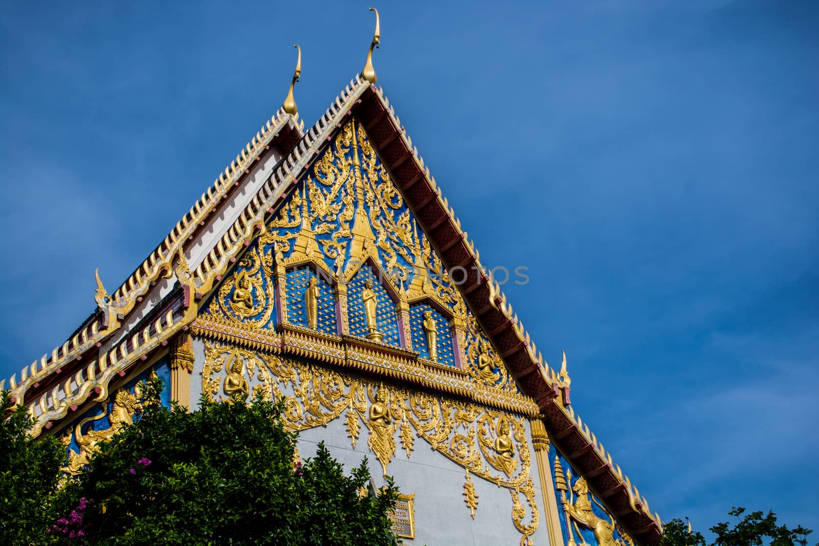The big thai church under blue sky by golengstock