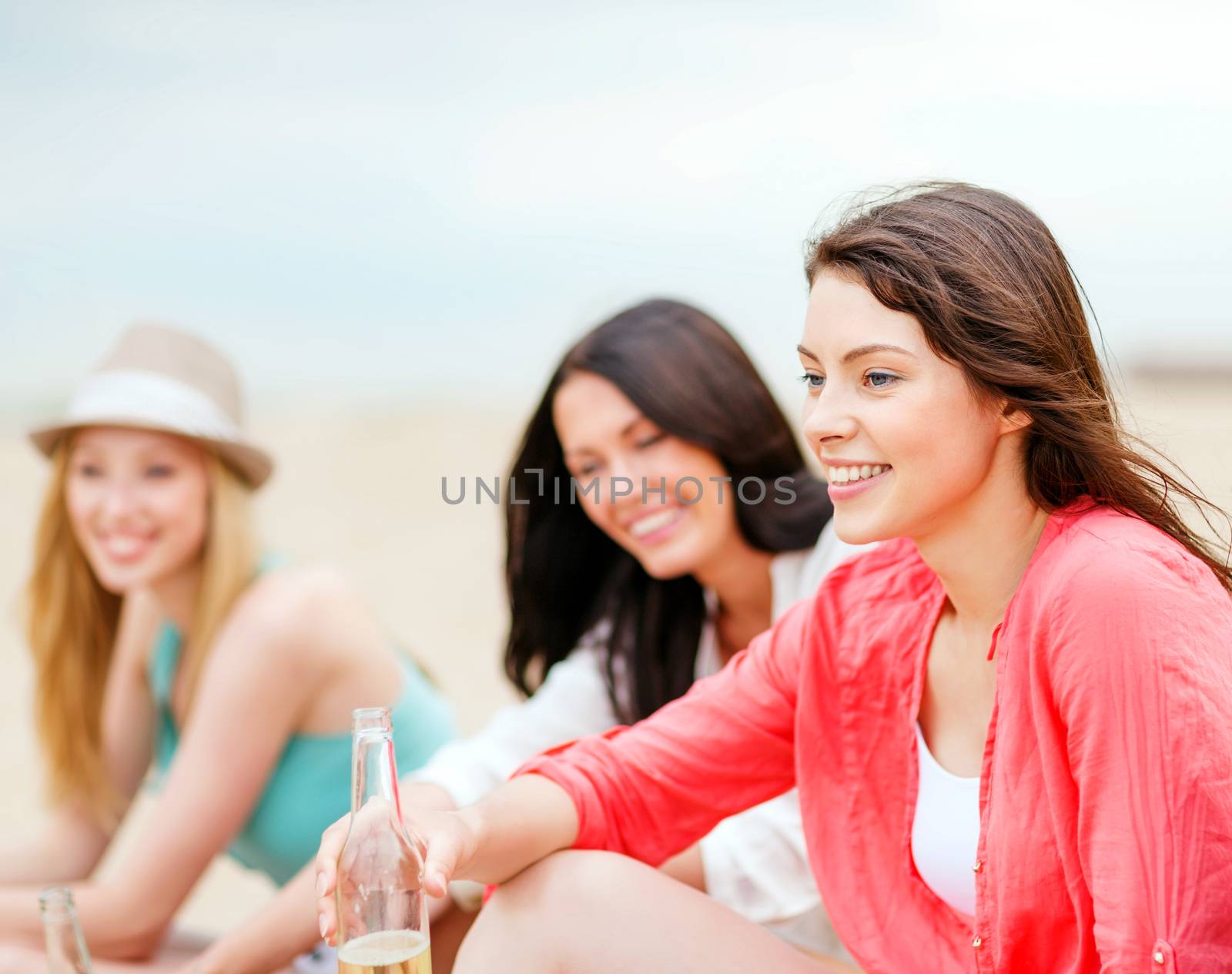 summer holidays and vacation - girls with drinks on the beach