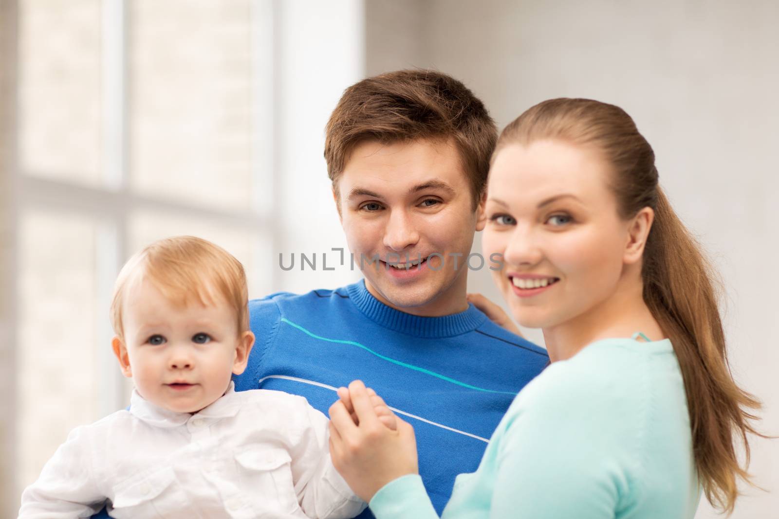 picture of happy family with adorable baby