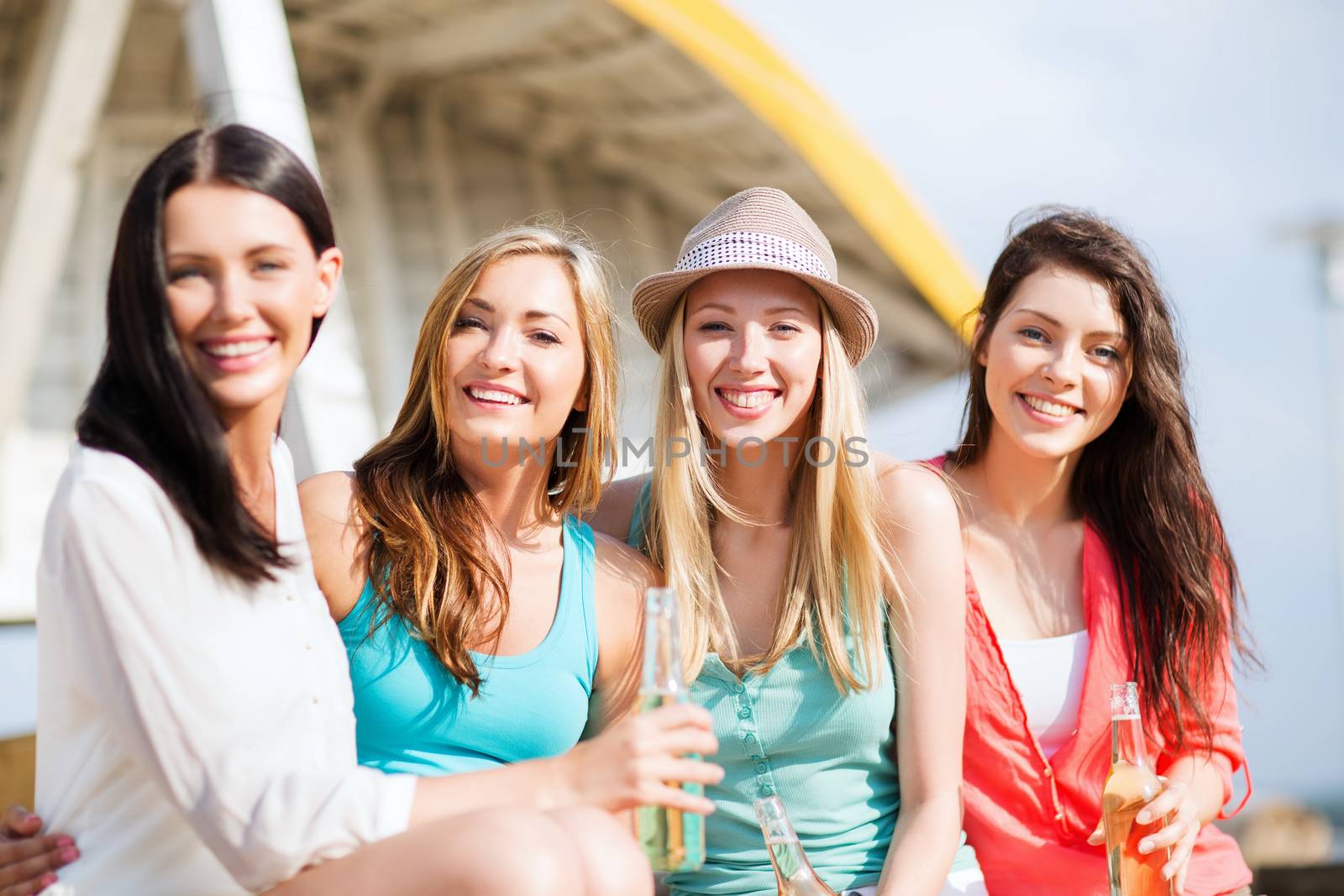 summer holidays and vacation - girls with drinks on the beach