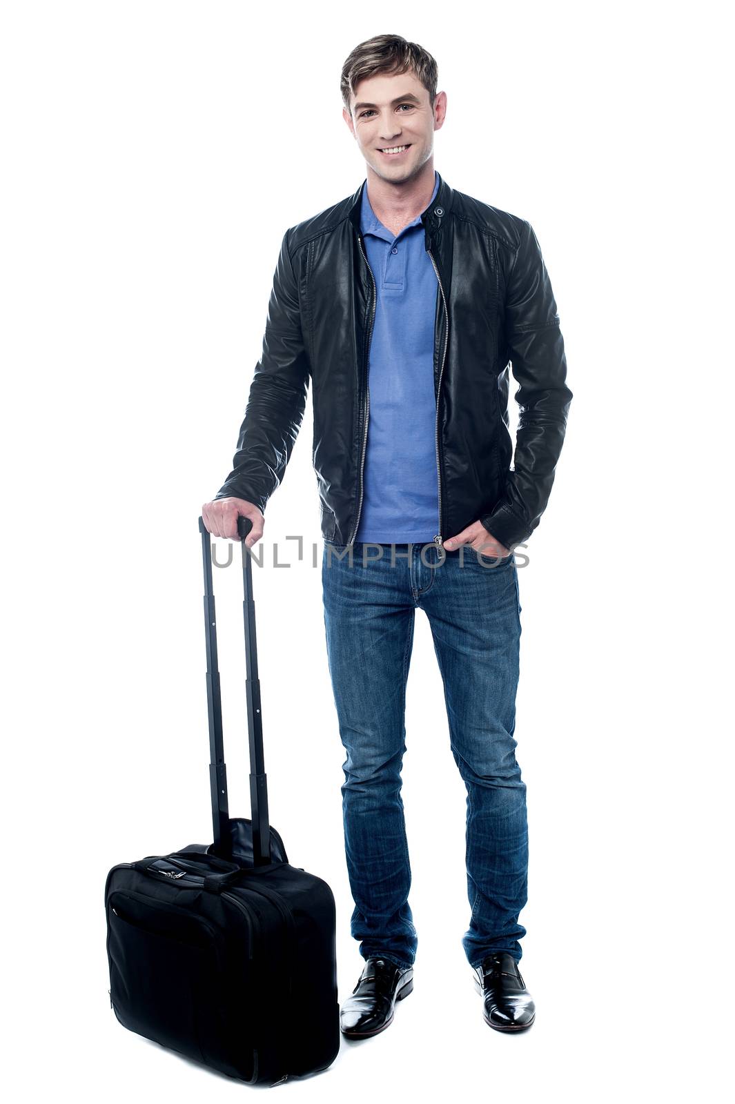 Smiling man carrying his luggage and hand in pocket