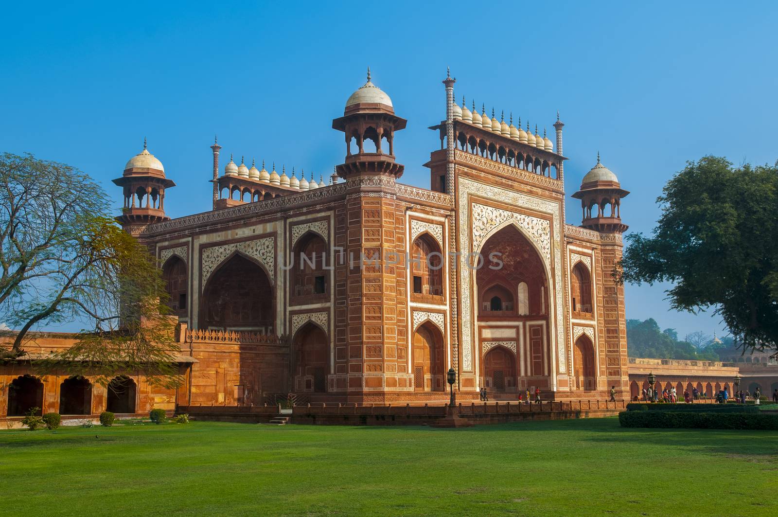 entrance to taj mahal