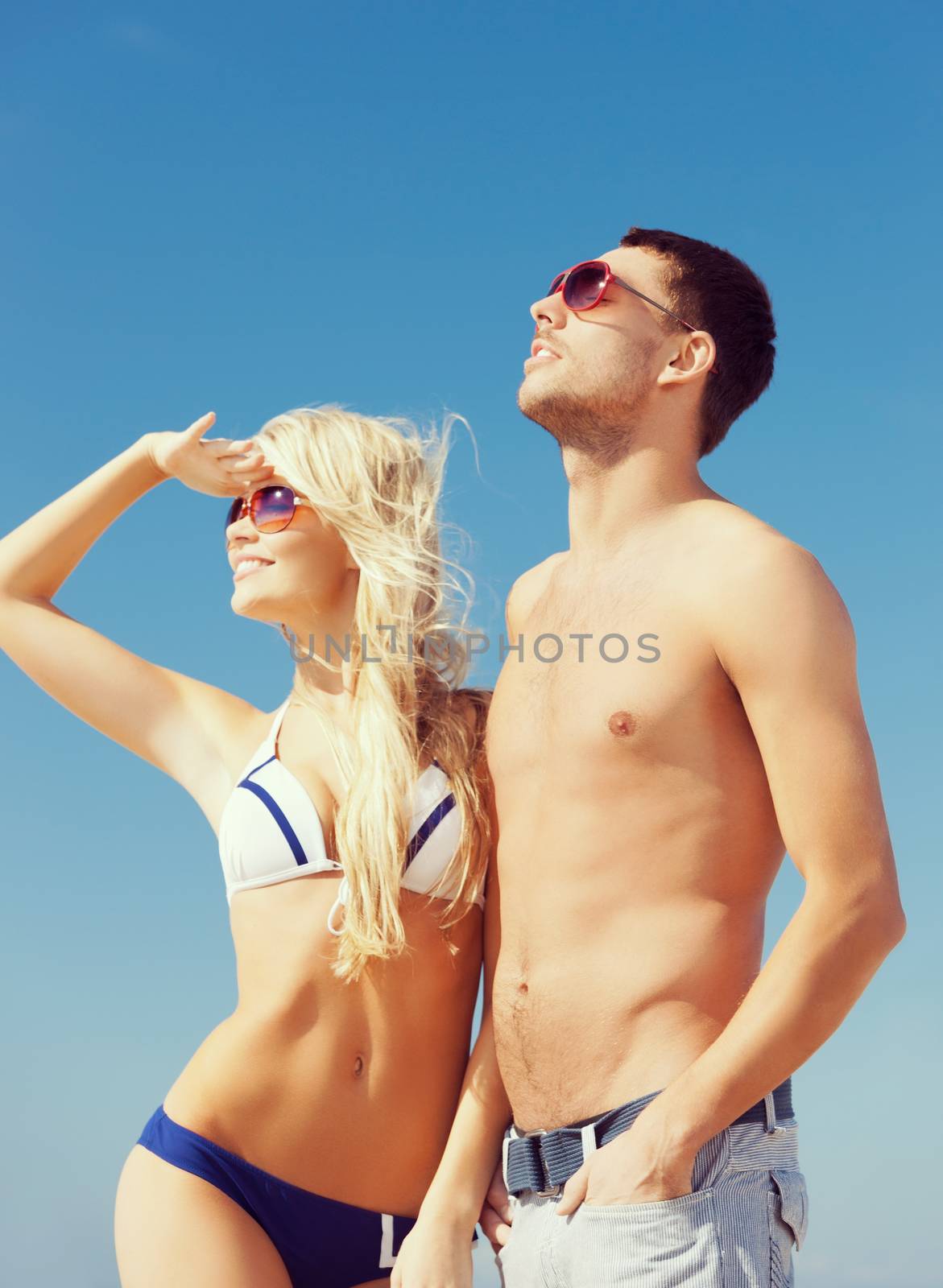 picture of happy couple on the beach
