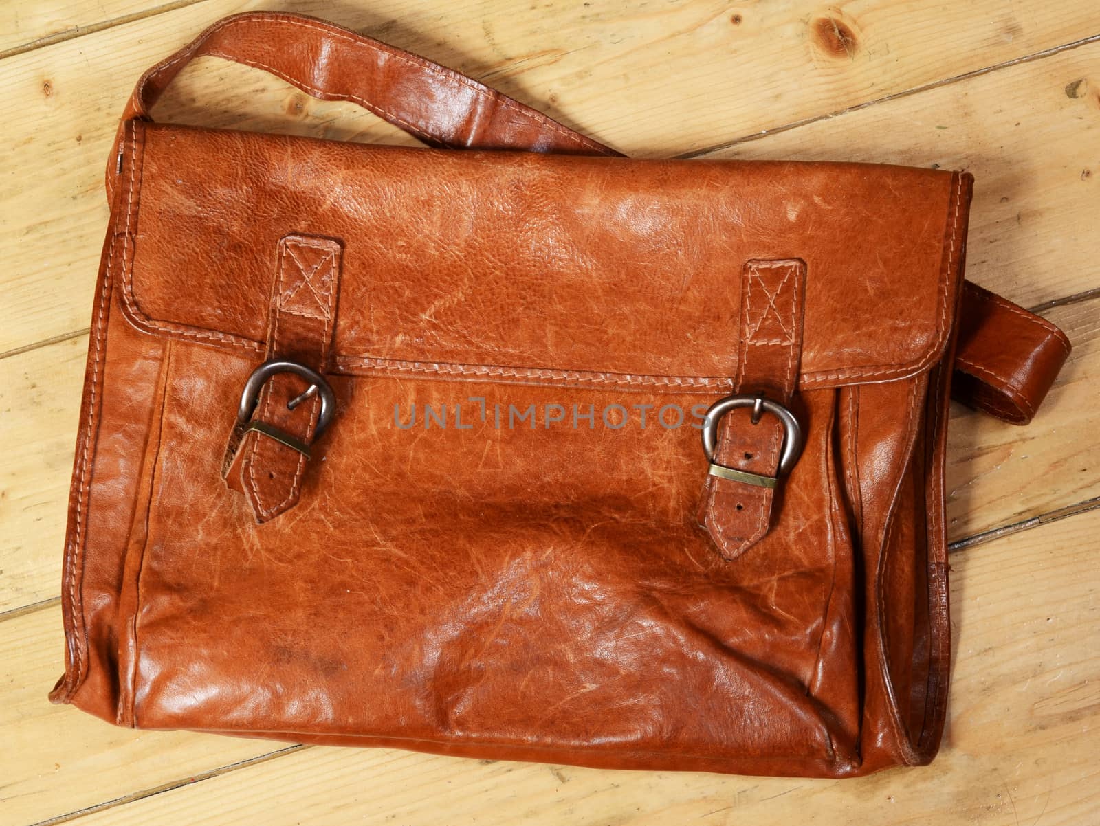 old leather bag by sarkao