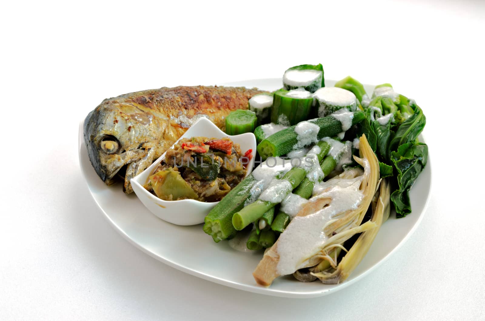 Fired mackerel with chili paste and steam vegetable