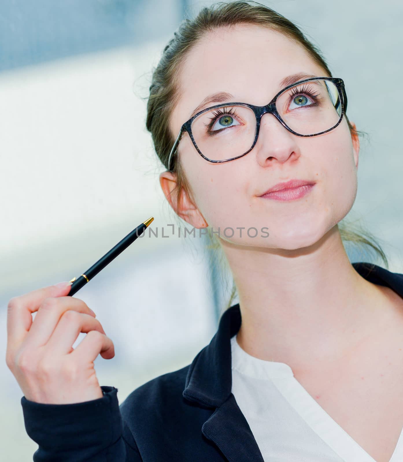 Outdoor portrait of a dynamic junior executive