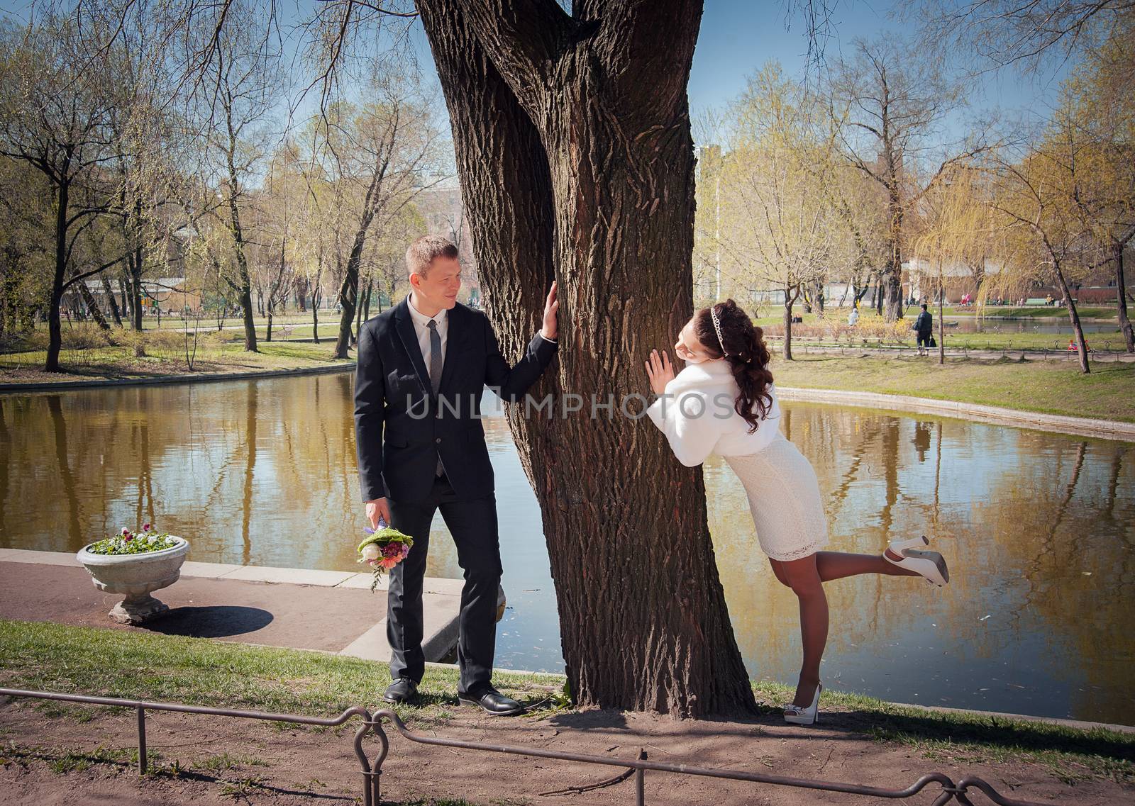 wedding portraits outdoors in the Park in summer