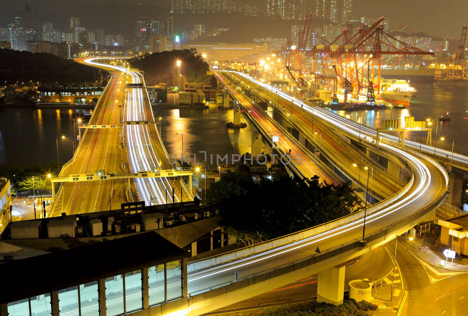 Transportation system in Hong Kong by leungchopan