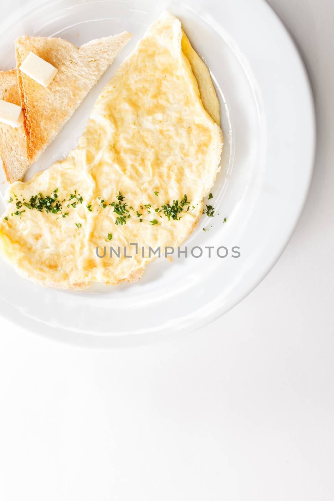 omelette with toast