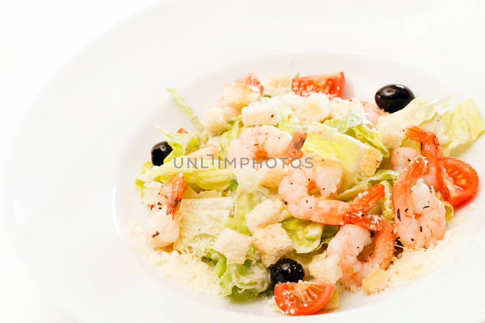 caesar salad with shrimps