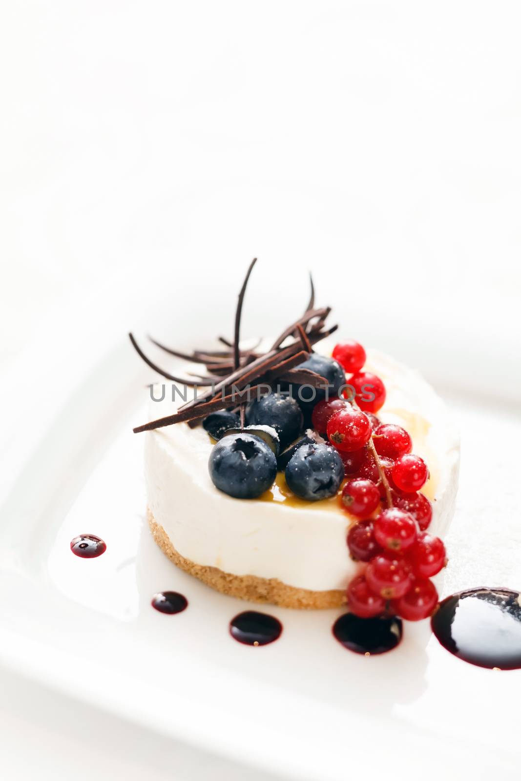 cheesecake with berries by shebeko