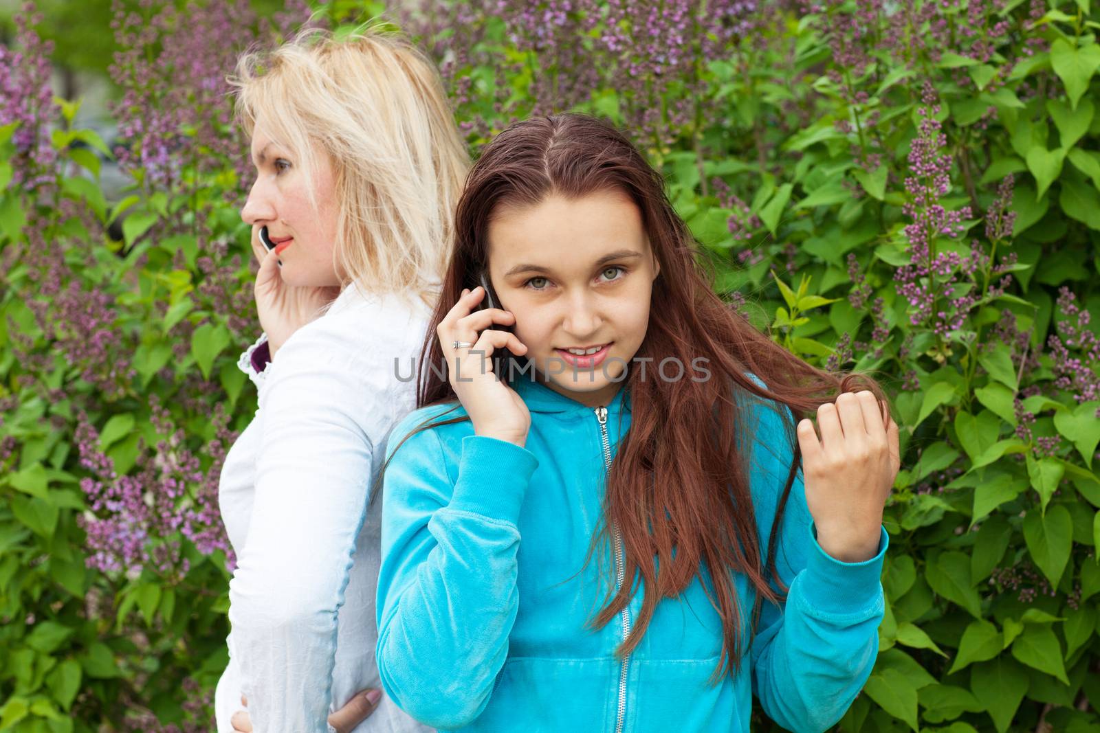 mother and daughter talking by phones
