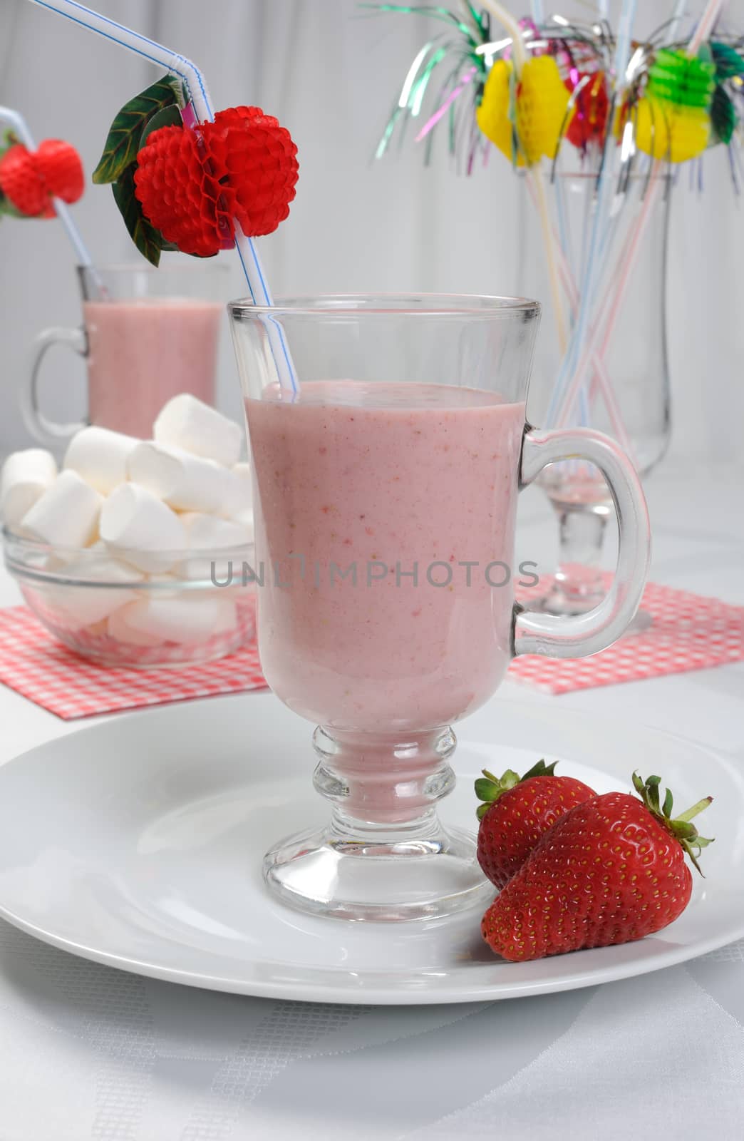 strawberry cocktail by Apolonia