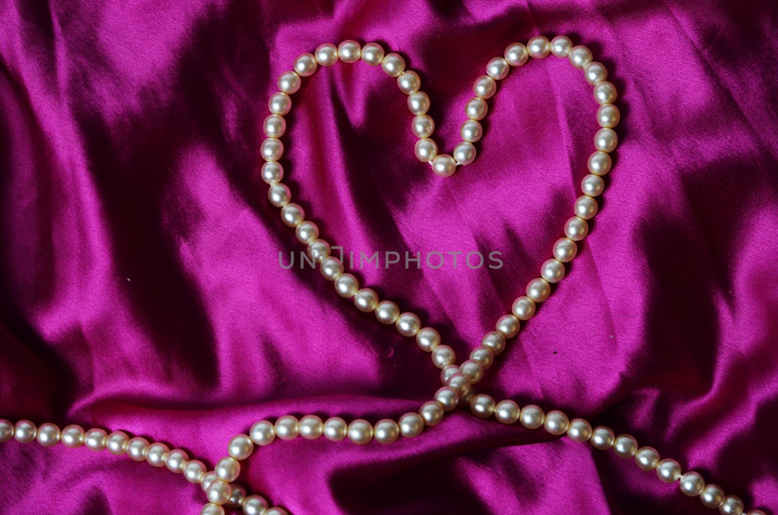 heart shaped pearl necklace by sarkao