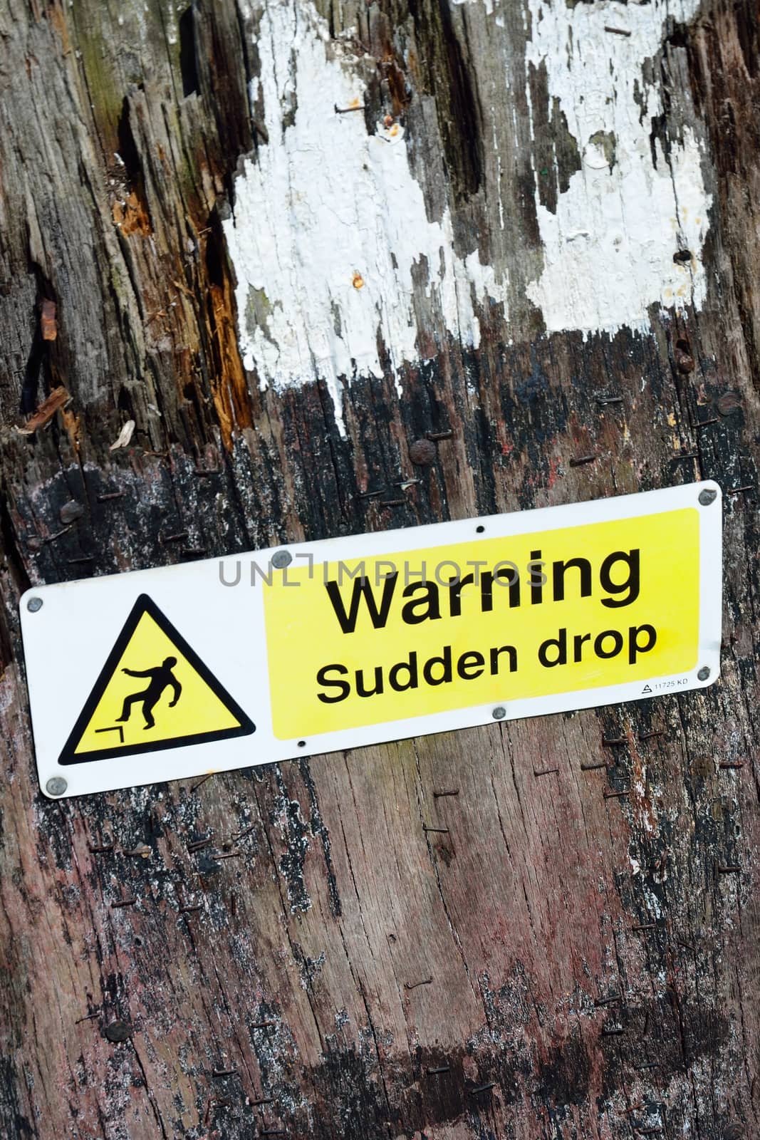 Warning sign for sudden drop