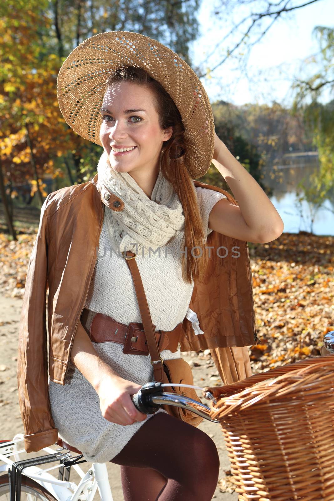 beautiful girl in a hat on a background of autumn alley