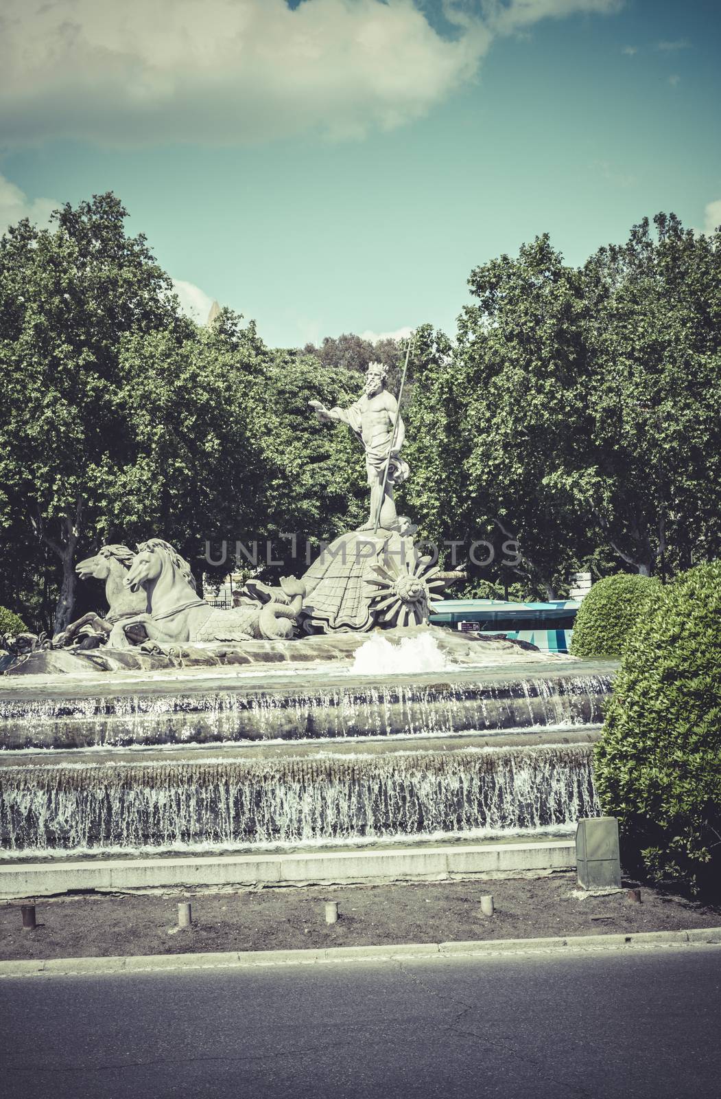 Neptuno fountain, Image of the city of Madrid, its characteristi by FernandoCortes