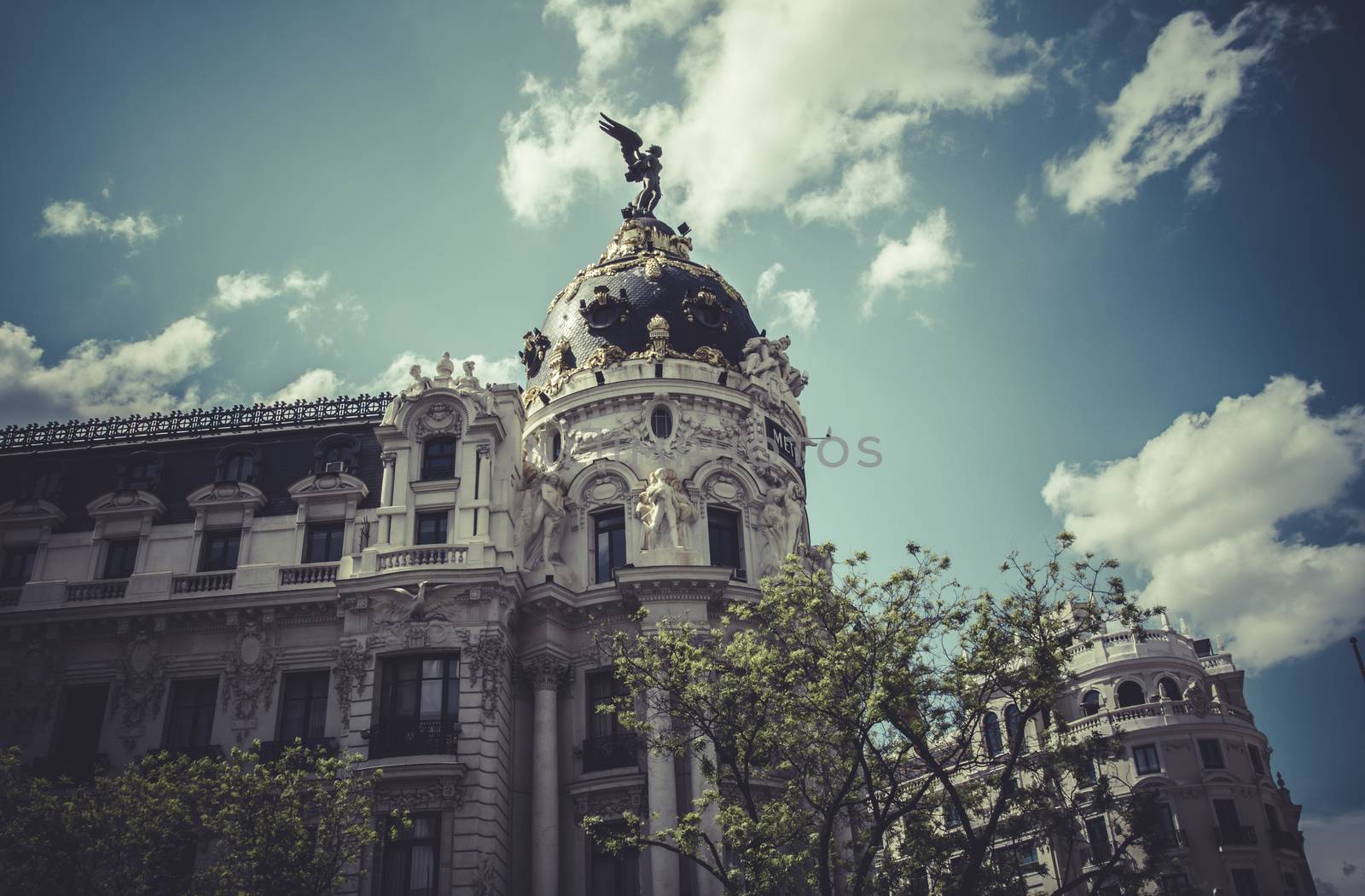 Metropolis, Image of the city of Madrid, its characteristic arch by FernandoCortes