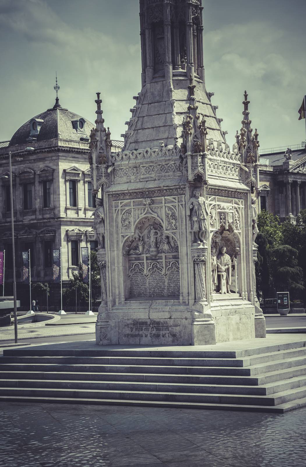 Colon monument, Image of the city of Madrid, its characteristic by FernandoCortes