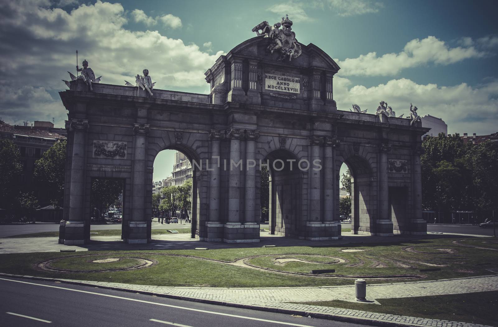 Puerta de Alcal��, Image of the city of Madrid, its characteristic architecture