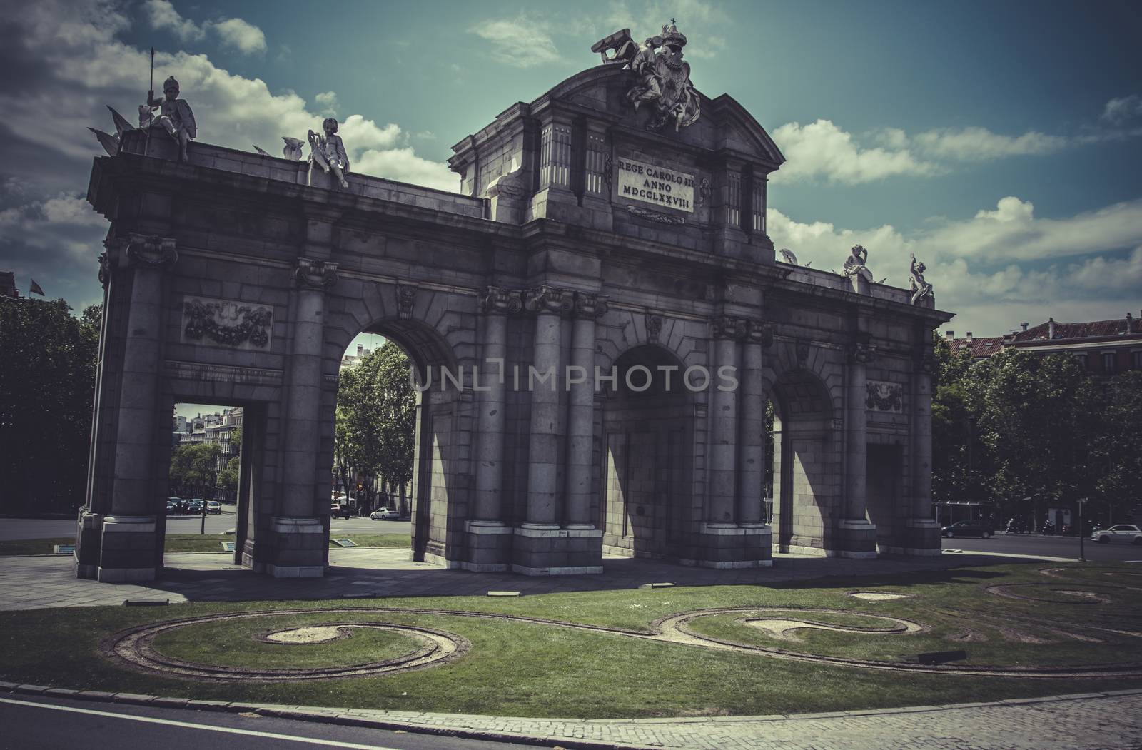 Puerta de Alcal��, Image of the city of Madrid, its characterist by FernandoCortes