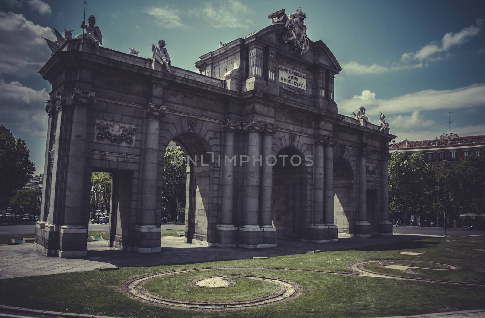 Puerta de Alcal��, Image of the city of Madrid, its characterist by FernandoCortes