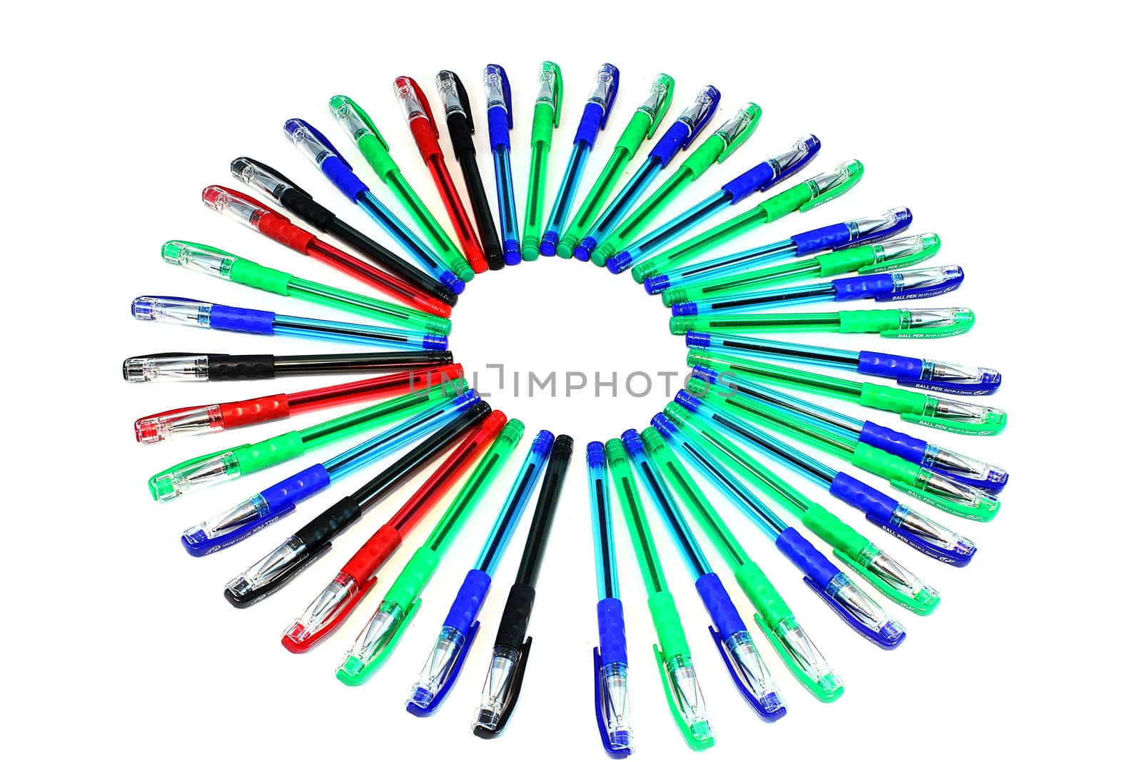 Black, green, red, blue pens laid out in the form of the sun