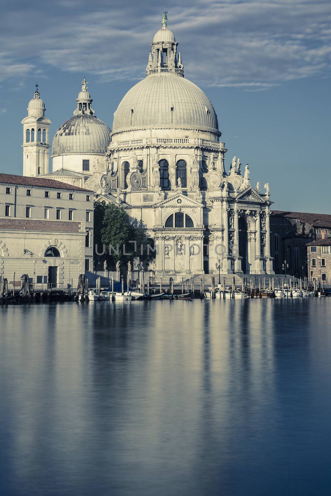 Basilica di Santa Maria della Salute  by vwalakte