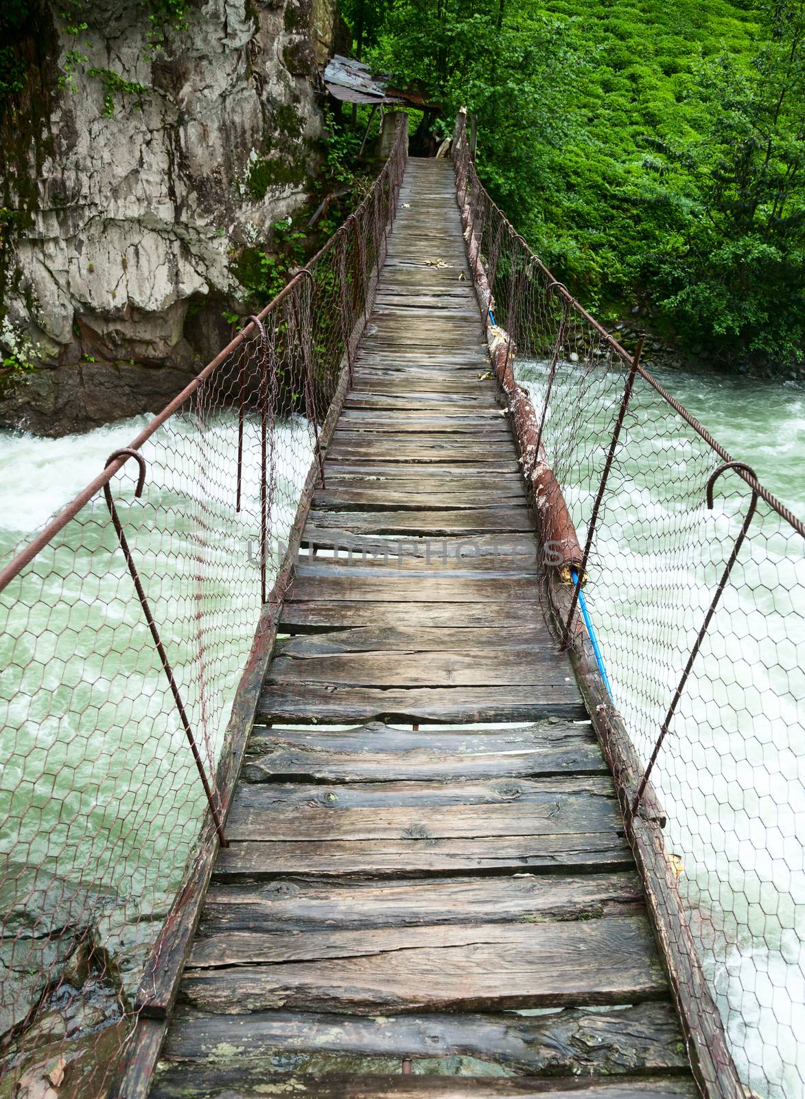 Suspension walking bridge by naumoid