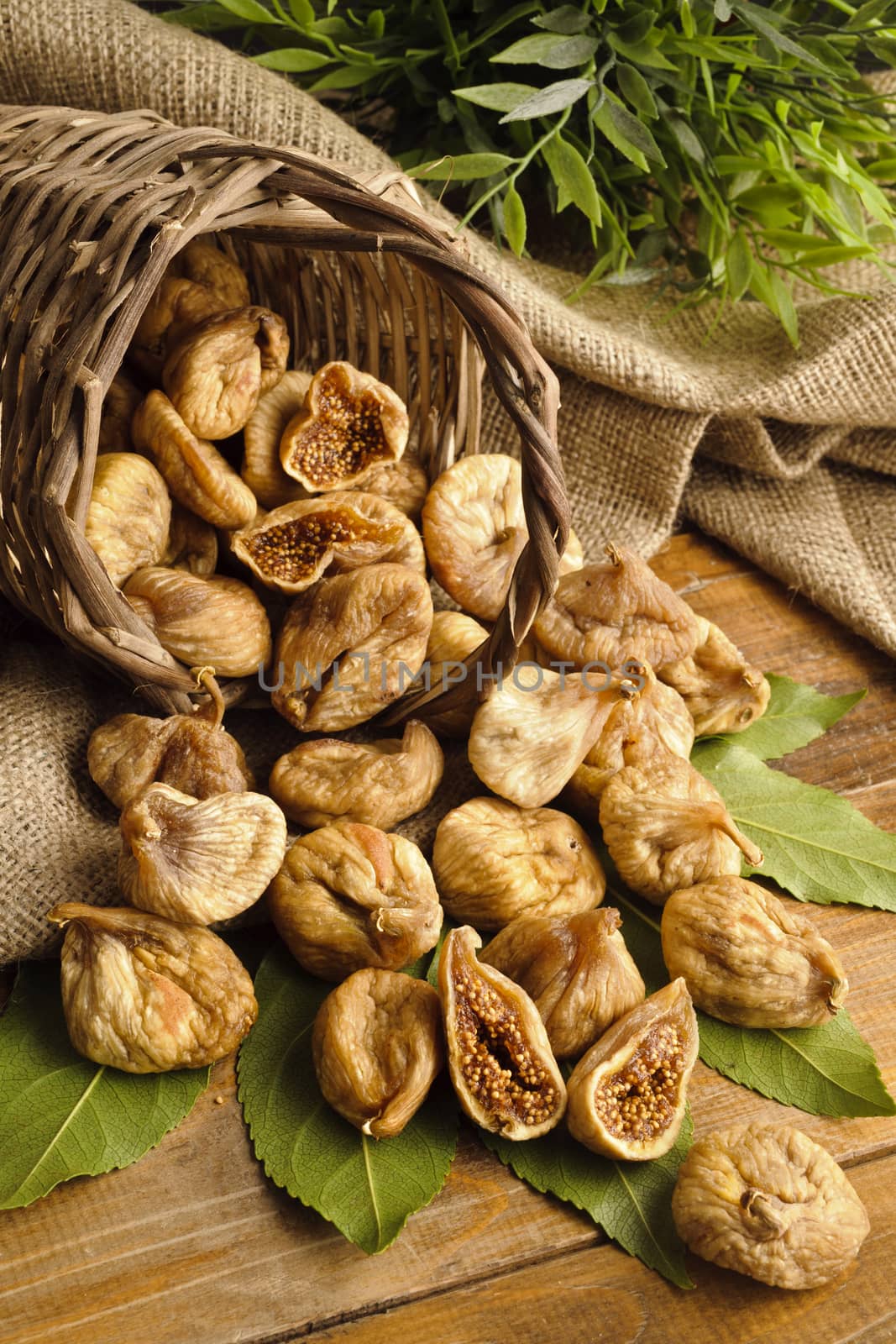 dried figs by emirkoo