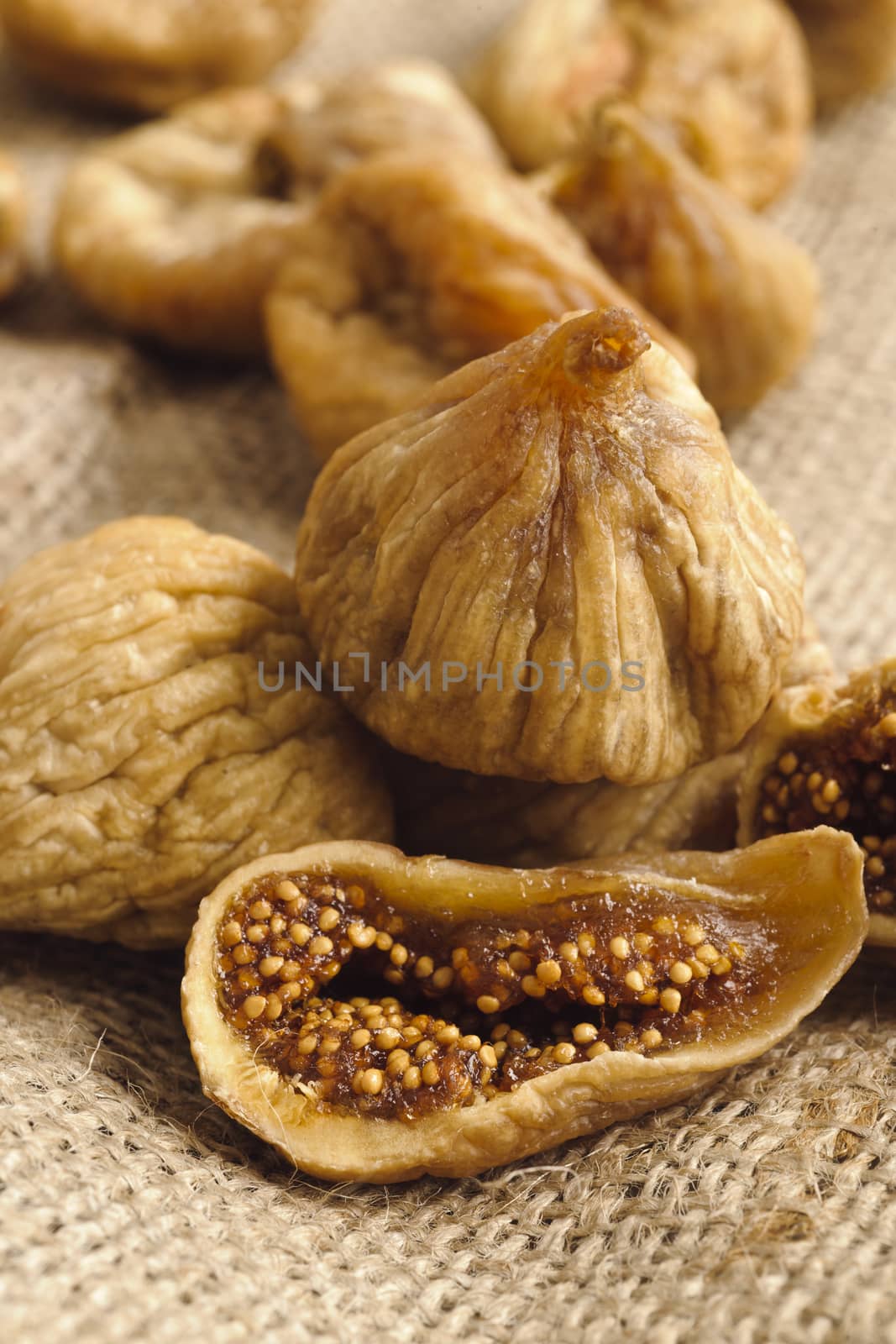 dried figs by emirkoo