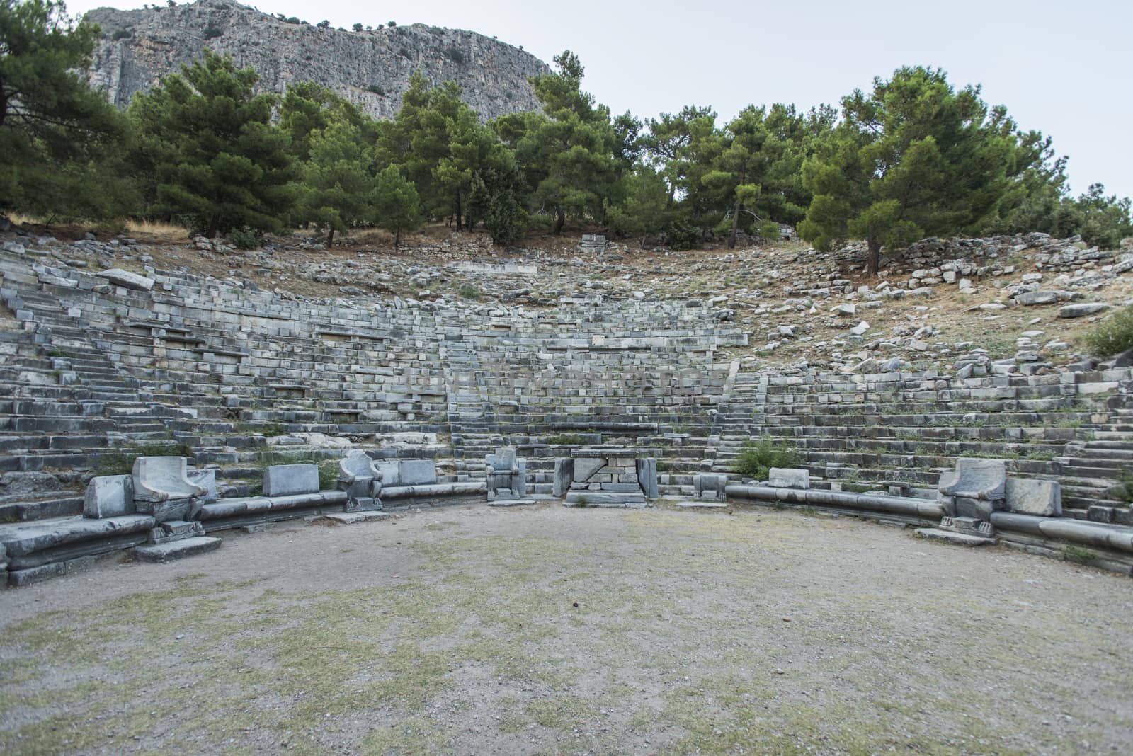 Columns of Priene by emirkoo